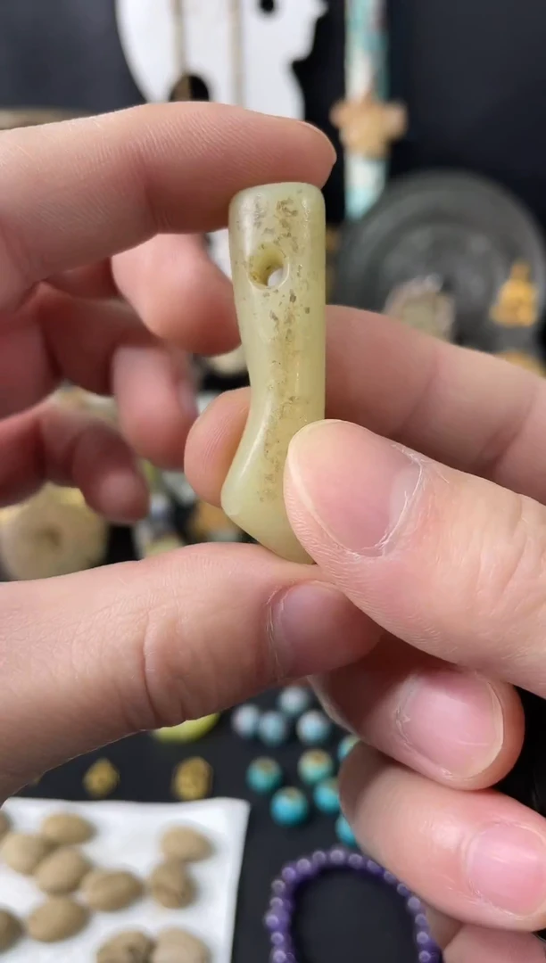 未镶嵌岫岩河磨玉（透闪石质玉）挂件1