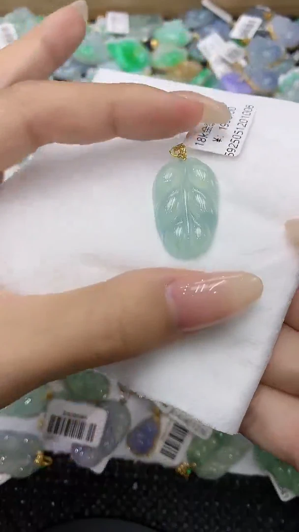 翡翠18K金镶嵌颈饰111111111111