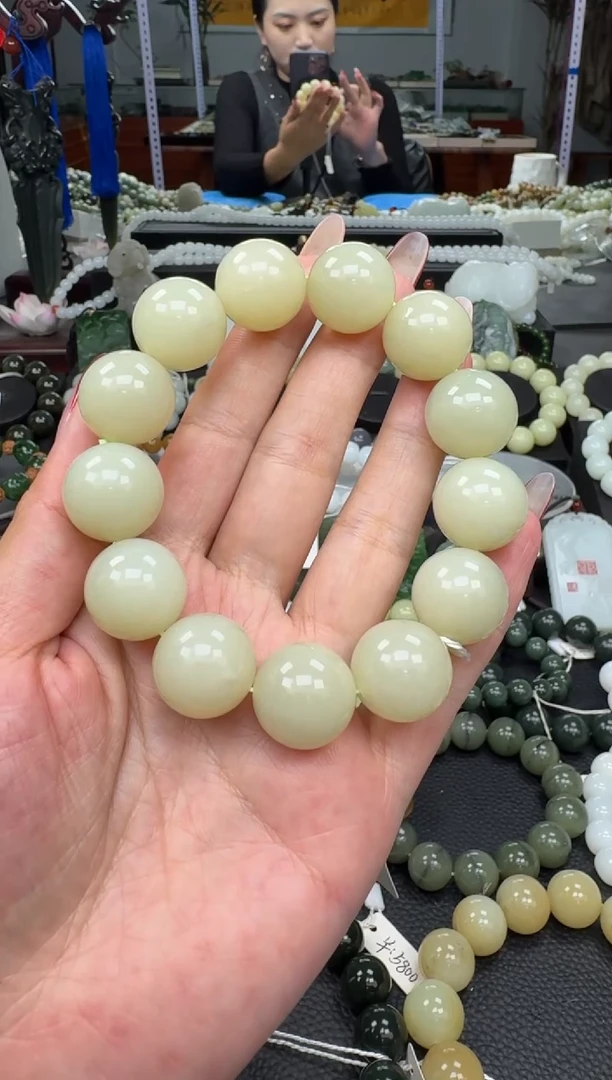 未镶嵌手串和田玉新疆且末奶油黄卡18