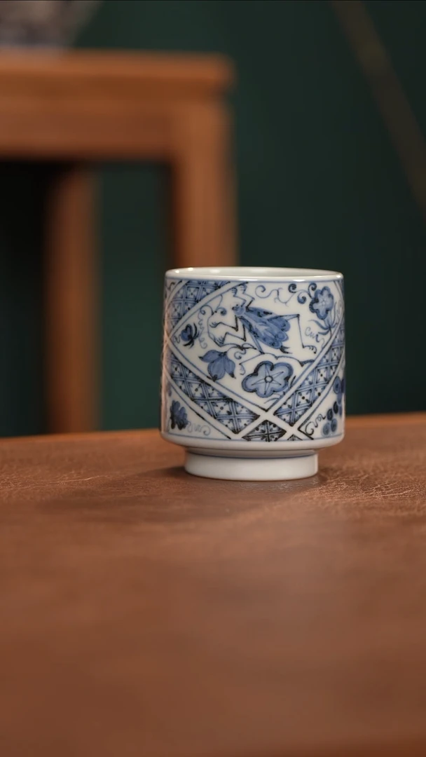 如意堂熊窑虫草纹收口杯