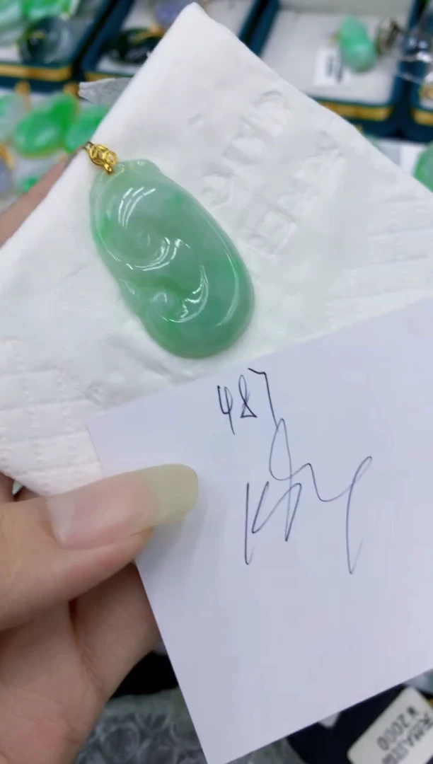 翡翠18K金镶嵌颈饰11111111111