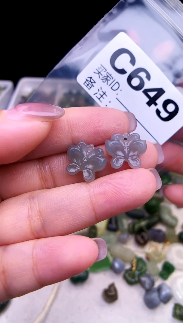 颈饰未镶嵌和田玉 一对
