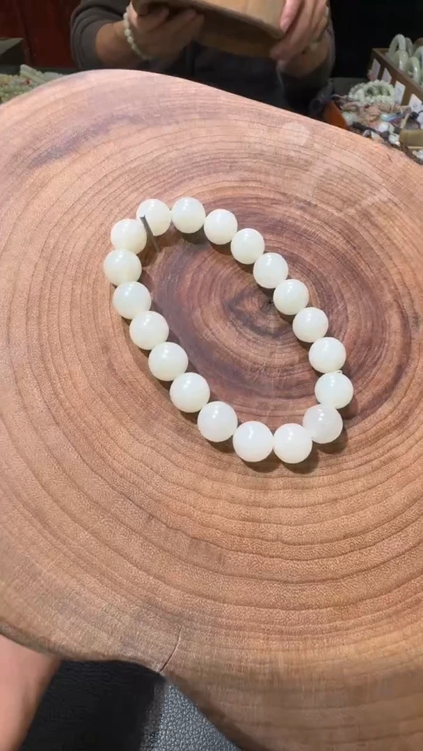 颈饰未镶嵌和田玉手串
