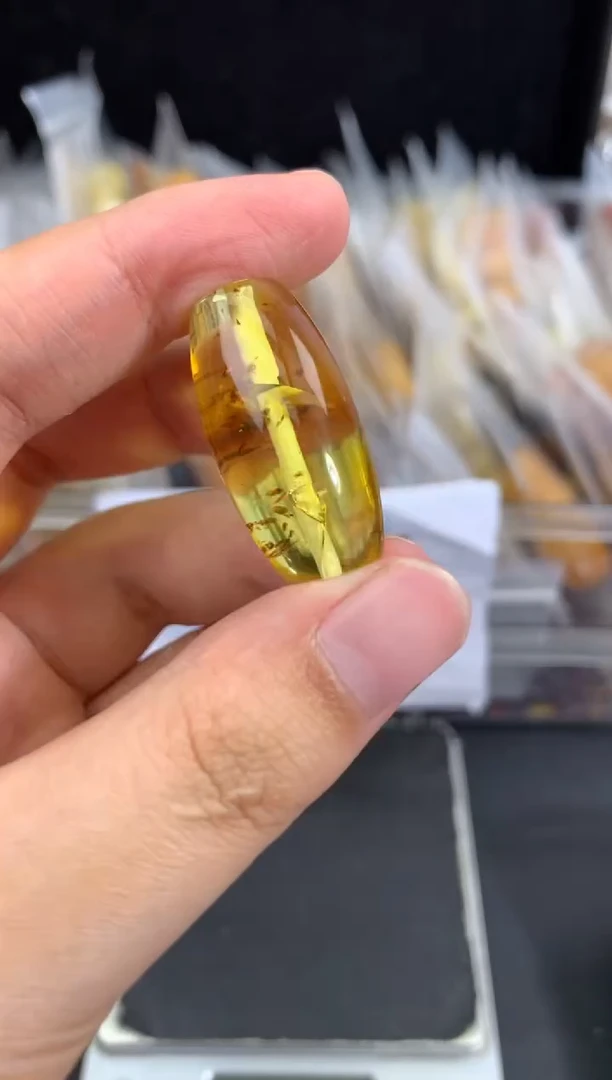 蜜蜡未镶嵌珠宝奇石33