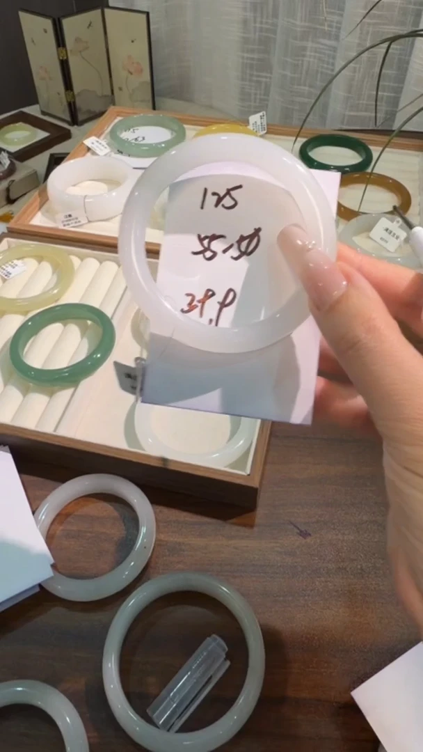 未镶嵌手镯石英质玉125