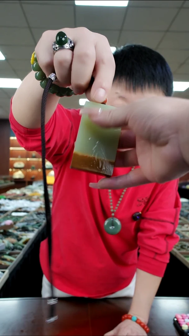 颈饰未镶嵌透闪石质玉多样是发货随机发一