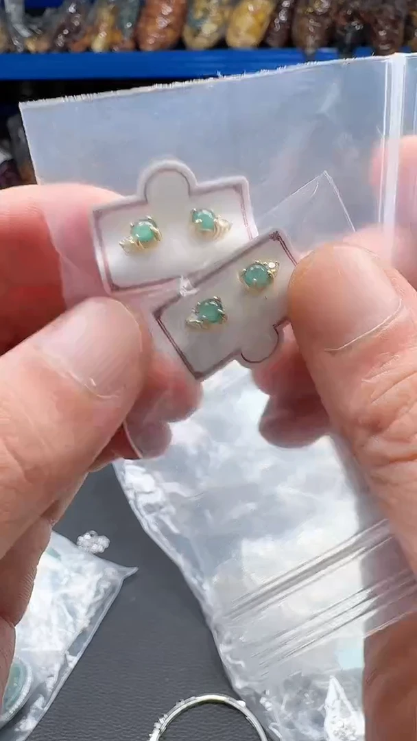 翡翠未镶嵌耳饰031