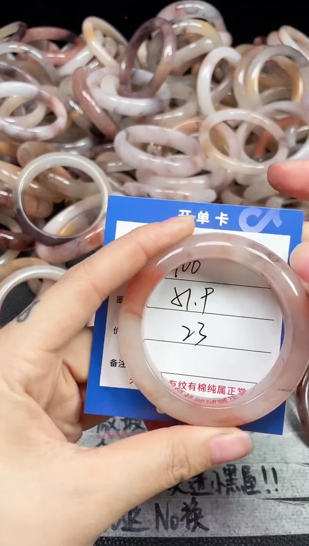 未镶嵌石英质玉手镯400