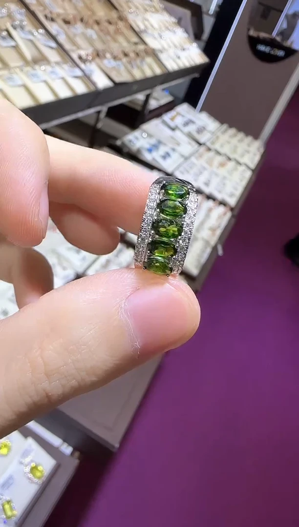 银S925镶嵌透辉石戒指8mm