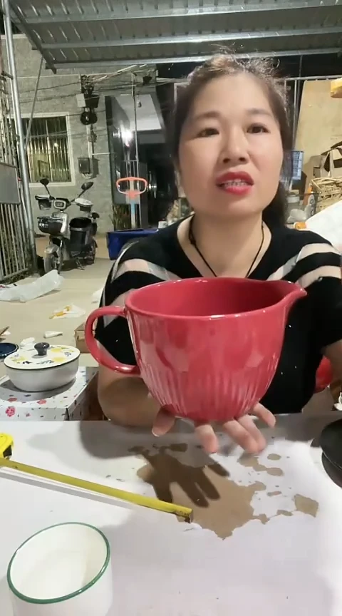 瑕疵红色引流杯 送盖子