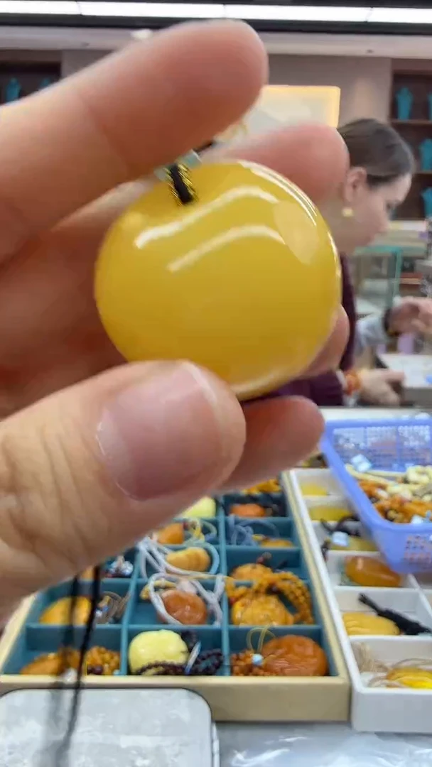 琥珀颈饰未镶嵌195秒拍号假一罚三