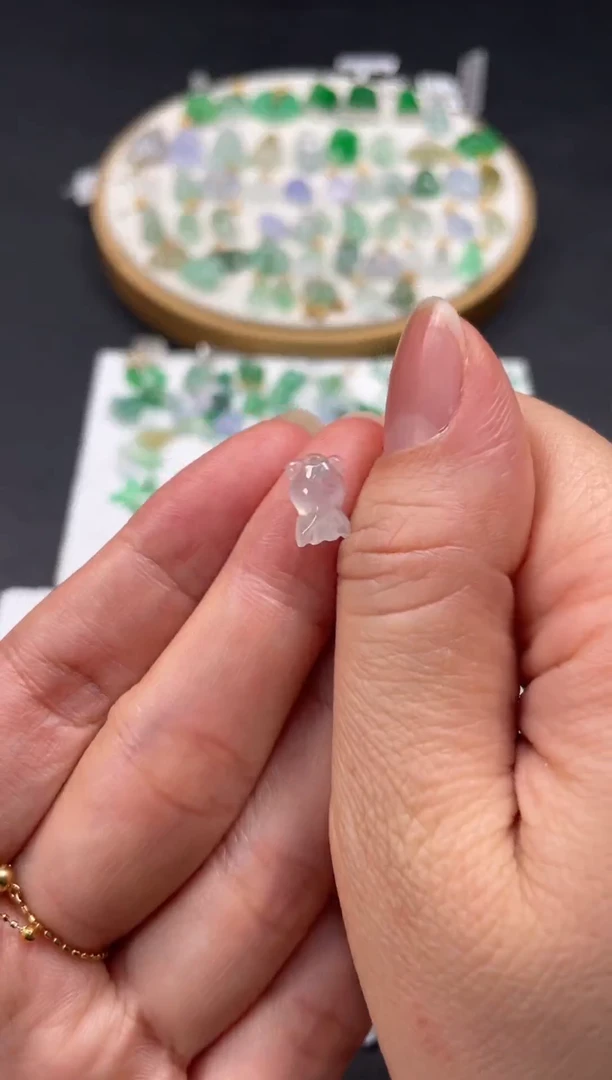 吊坠(不含链)18K金镶嵌翡翠一个JK712
