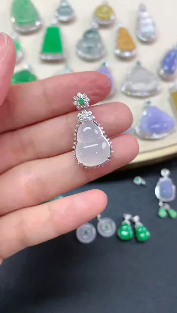 【闪购商品】翡翠吊坠(不含链)18K金镶嵌D71|3980