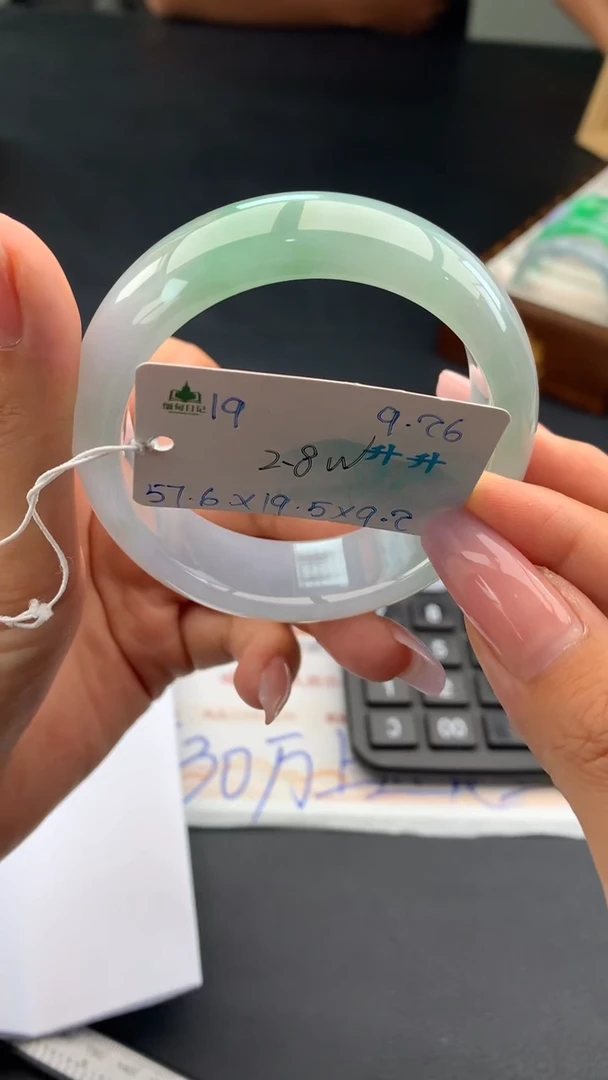 未镶嵌手镯翡翠自带#送人#，联系客服核对地址~