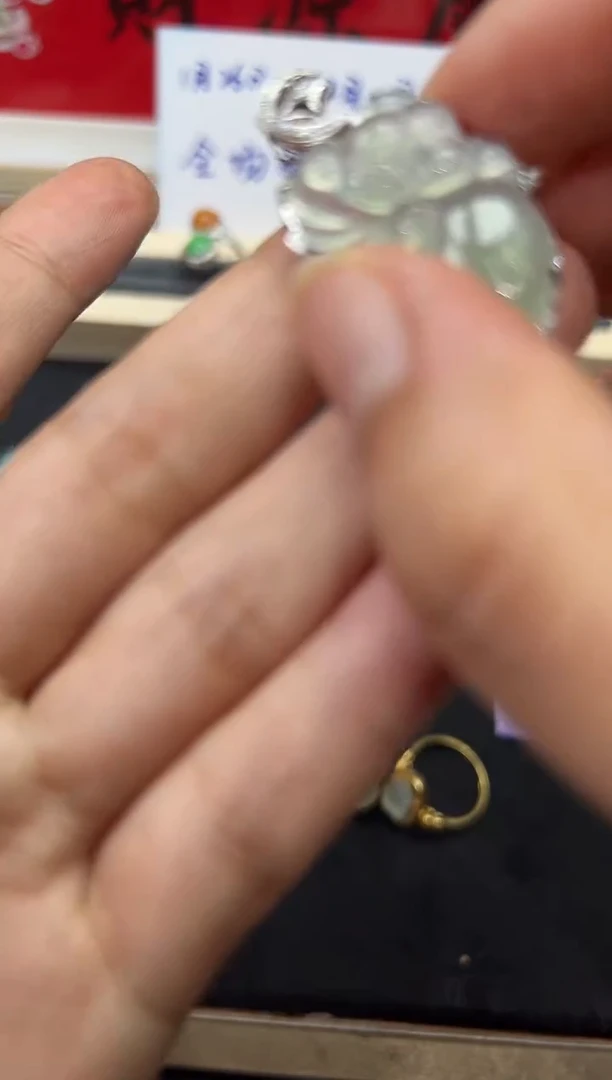 【闪购商品】翡翠戒指18K金镶嵌吊坠