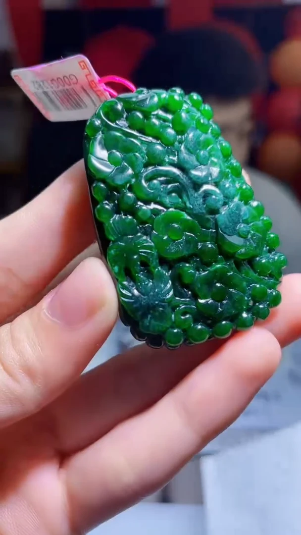 【闪购商品】翡翠吊坠(不含链)未镶嵌Q42