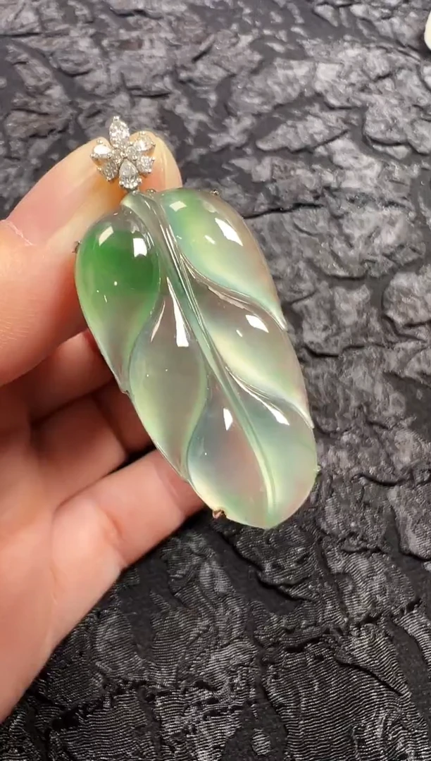 吊坠(不含链)18K金镶嵌翡翠高冰飘花福叶吊坠