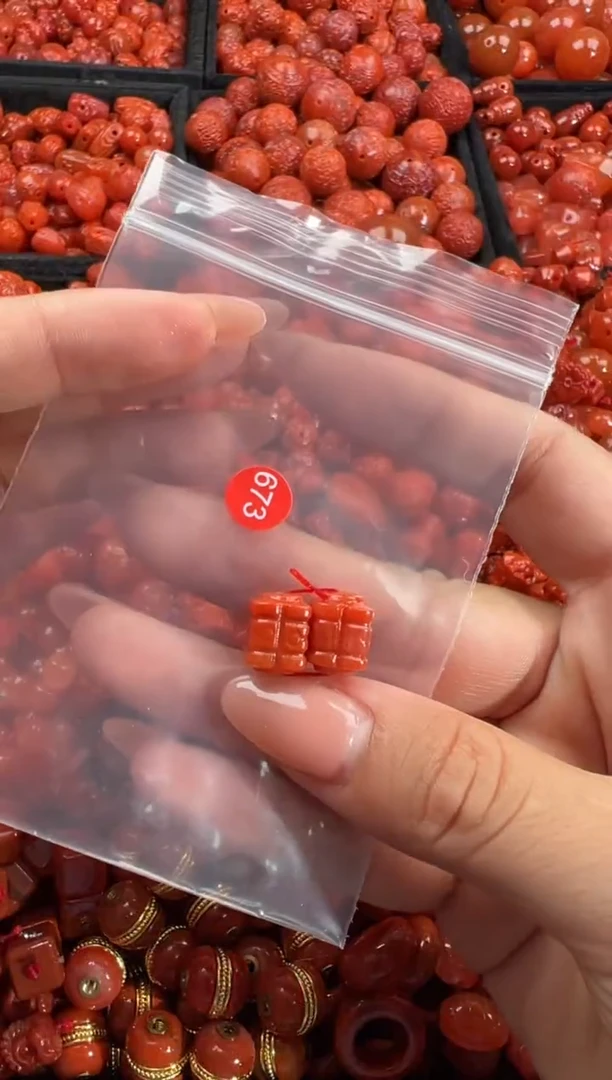 南红玛瑙未镶嵌颈饰1