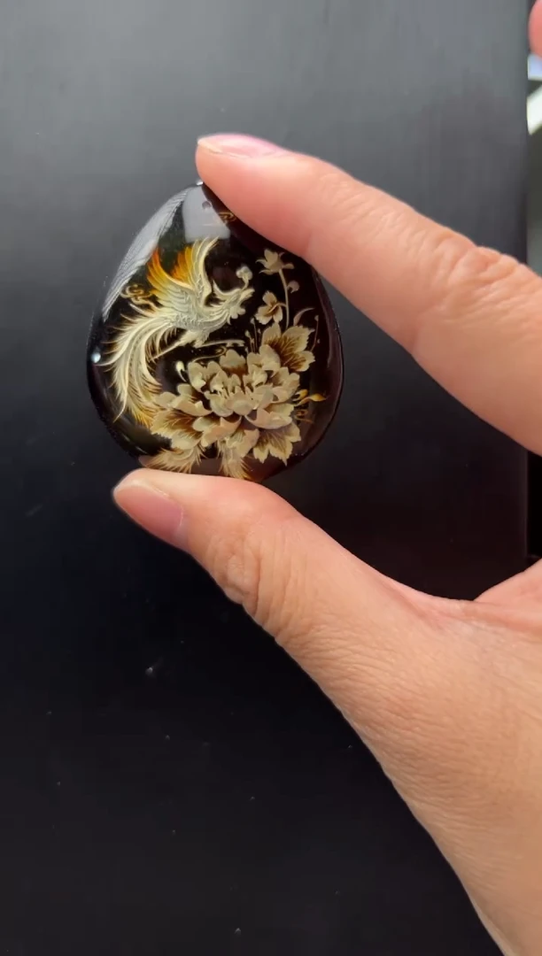 未镶嵌颈饰琥珀凤凰