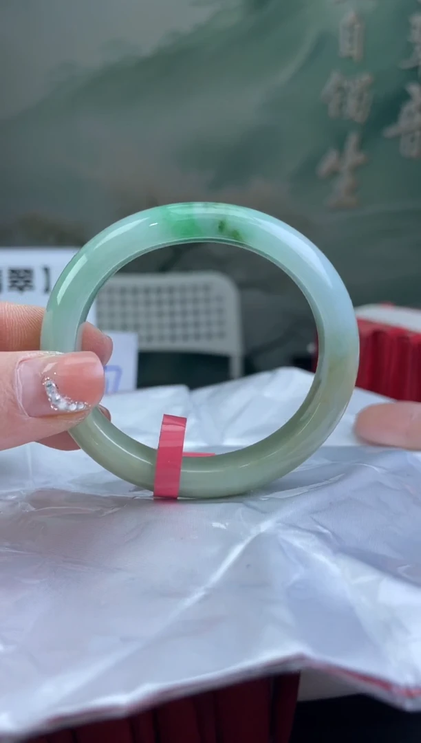 翡翠手镯（贵妃镯）未镶嵌1翡翠手镯