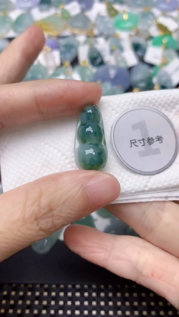 翡翠未镶嵌颈饰天然缅甸A货翡翠
