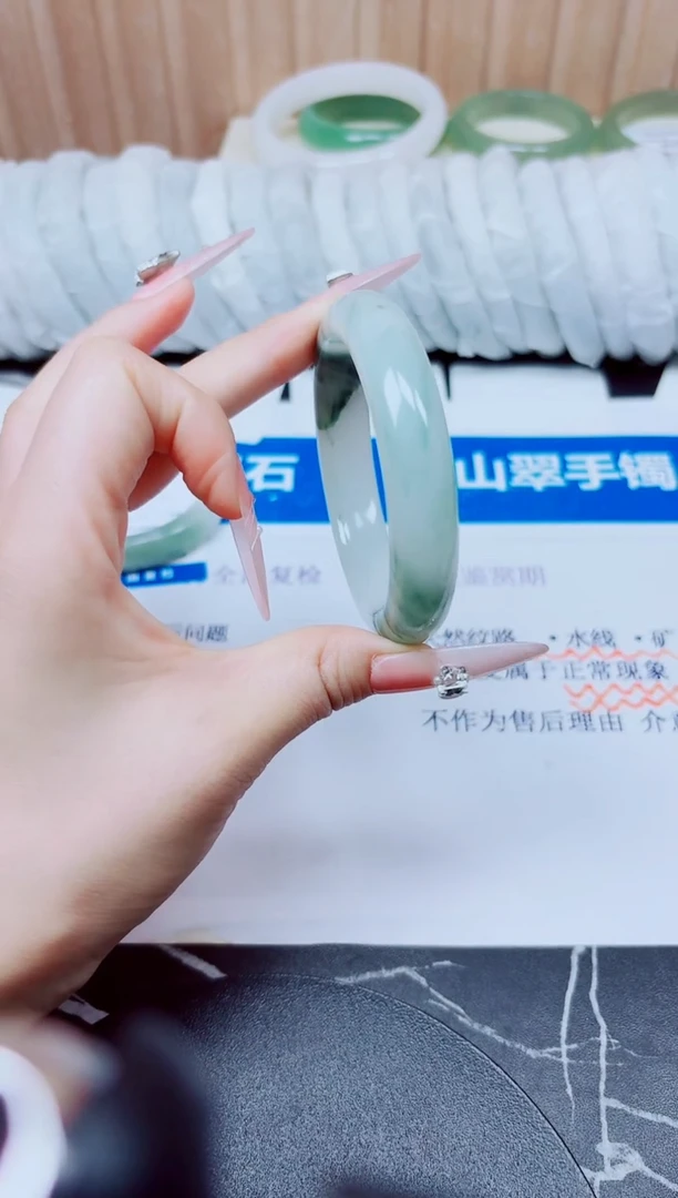 未镶嵌手镯石英质玉33/55.3