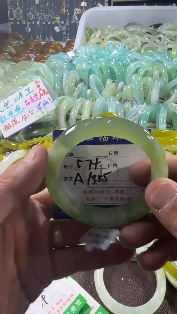 未镶嵌蛇纹石玉手镯1
