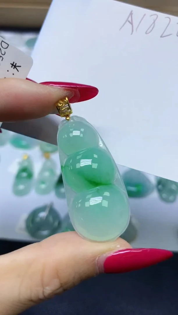 颈饰18K金镶嵌翡翠天然缅甸A货翡翠百元以上9元证书费自理