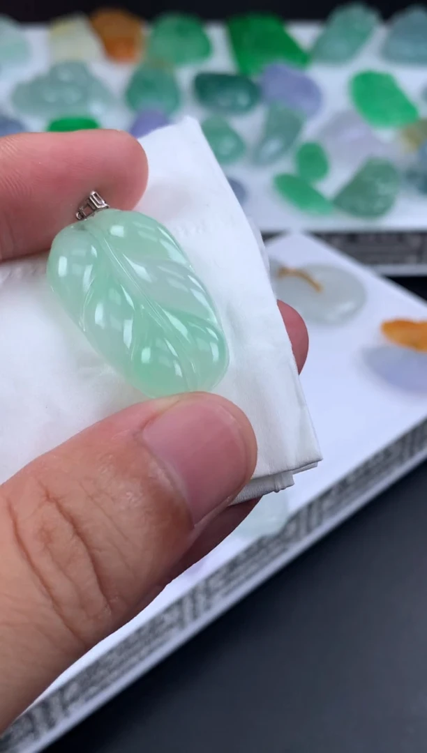 【闪购商品】翡翠颈饰18K金镶嵌翡翠