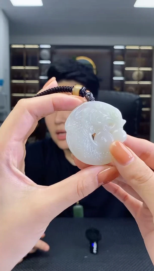 和田玉未镶嵌颈饰鱼化龙吊坠