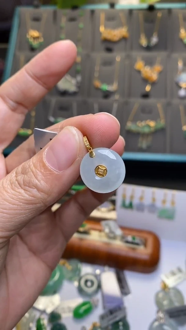 颈饰18K金镶嵌翡翠净货38683