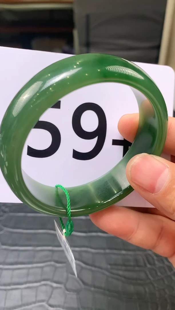 【闪购商品】和田玉碧玉手镯59.9未镶嵌一个