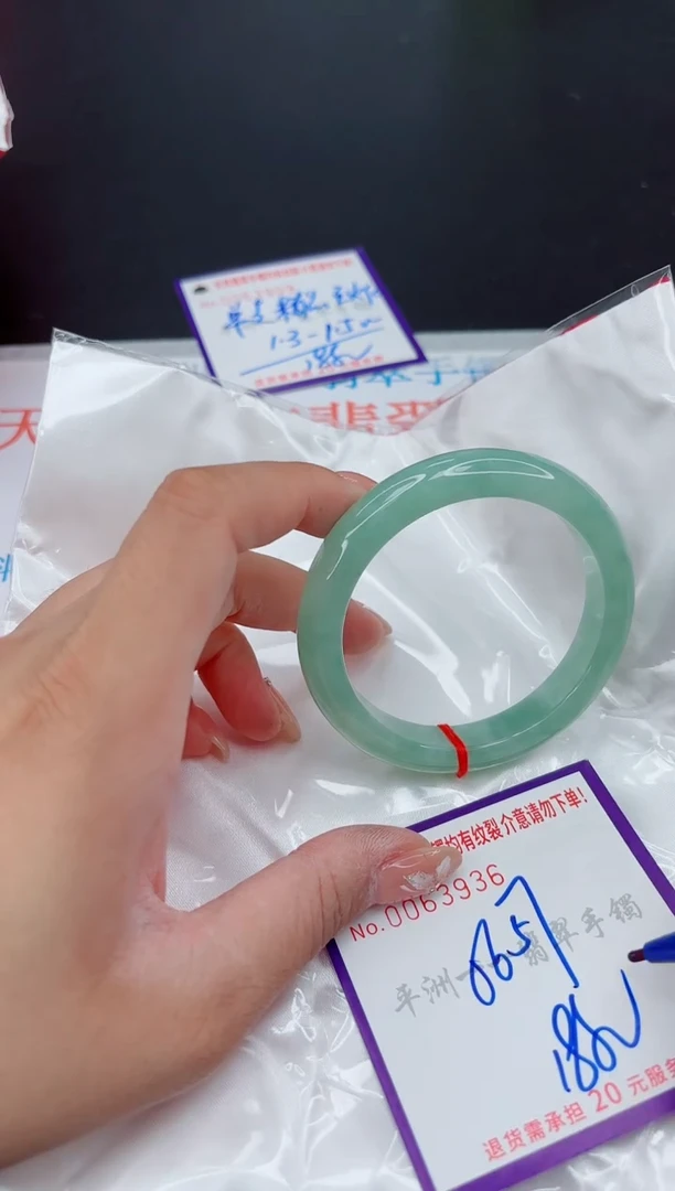 翡翠手镯未镶嵌1