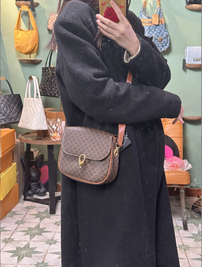 95新 Celine/思琳 A1249经典斜挎包简约翻盖设计时尚百搭单肩包
