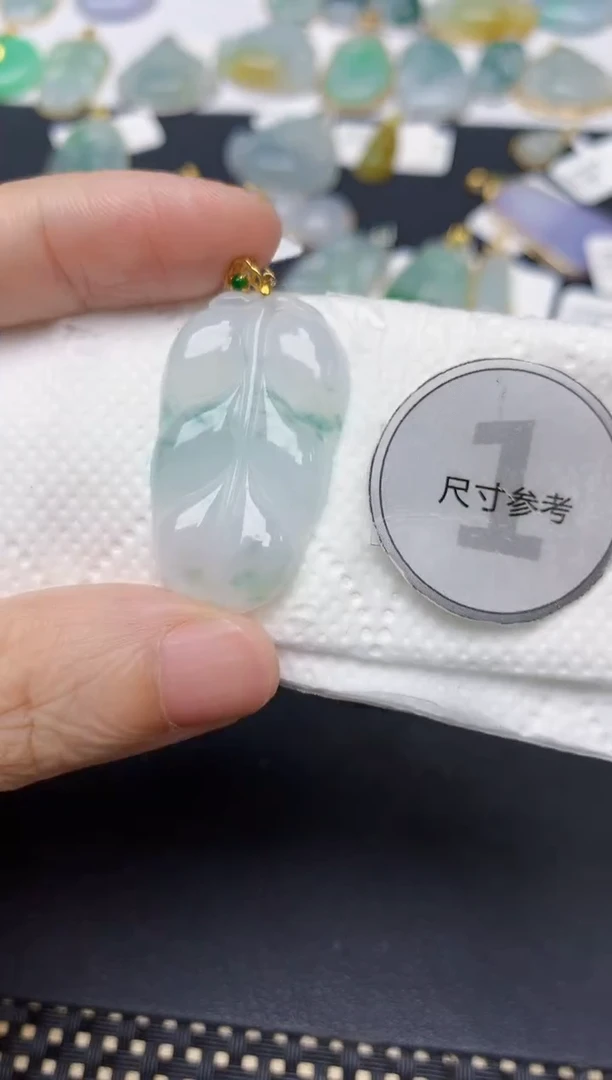 翡翠18K金镶嵌颈饰天然缅甸A货翡翠