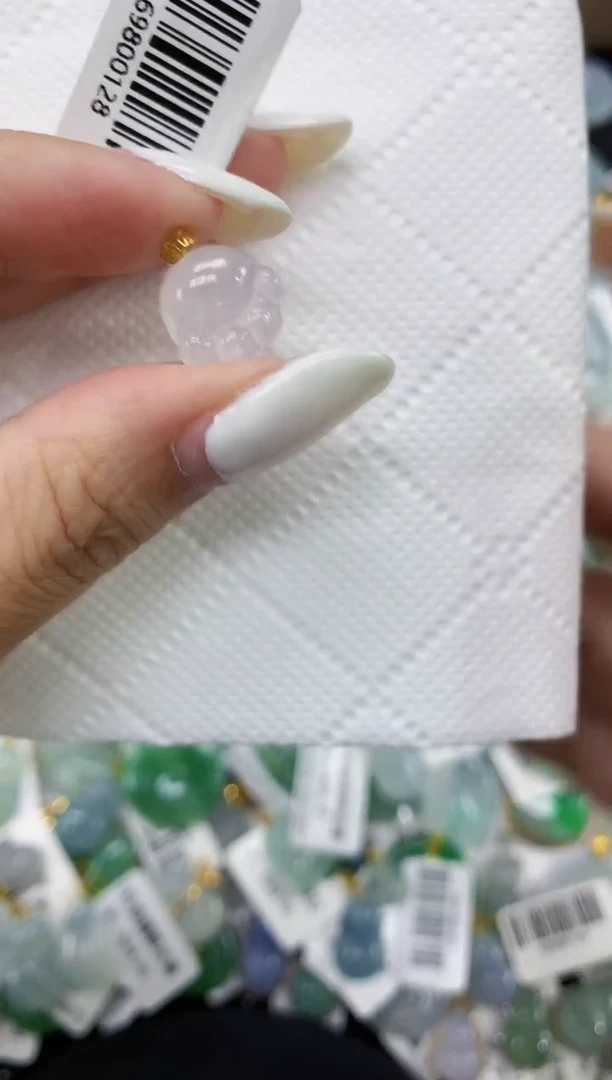 颈饰18K金镶嵌翡翠11111111111