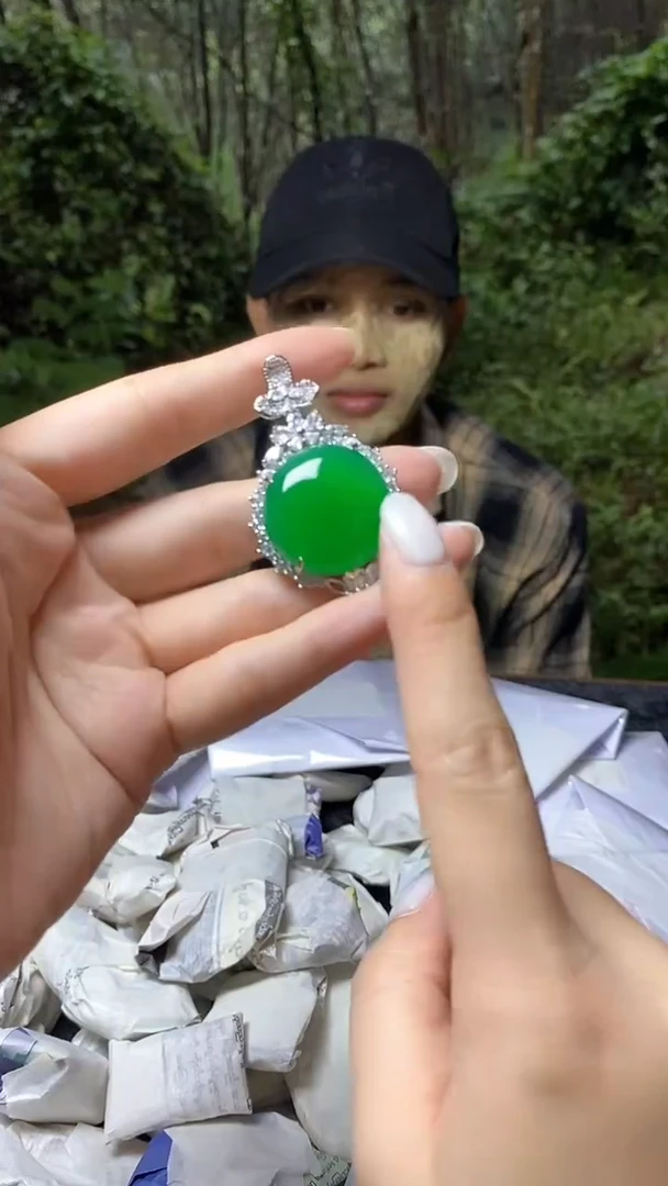 满色吊坠  所见即所得！