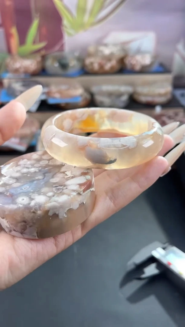 未镶嵌手镯石英质玉58