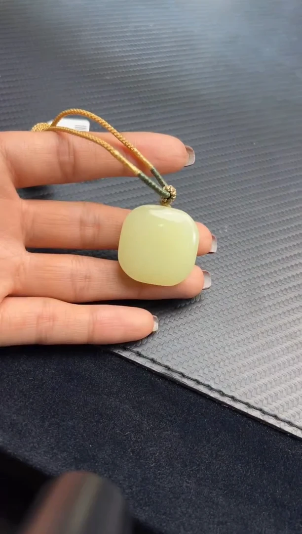 吊坠(不含链)未镶嵌和田玉若羌微色差黄口面包牌吊坠确认返190米