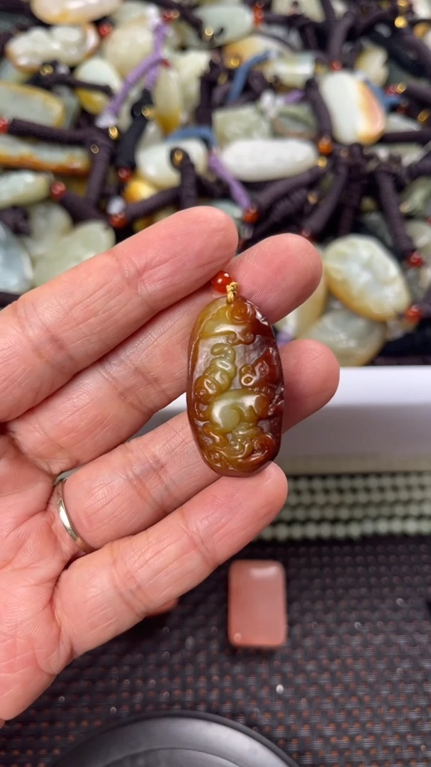 【闪购商品】和田玉颈饰未镶嵌多样性发货没有证书拍一发一有瑕