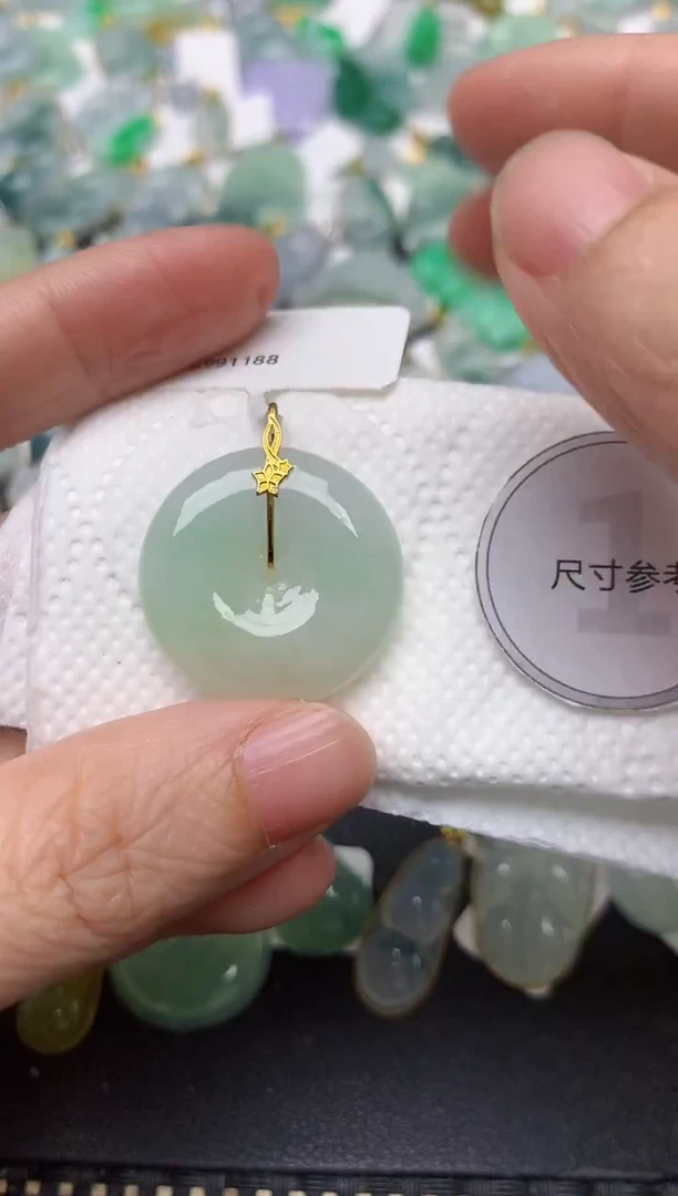 颈饰18K金镶嵌翡翠天然缅甸A货翡翠