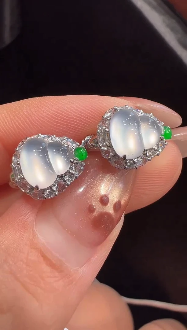 18K金镶嵌翡翠耳饰耳饰