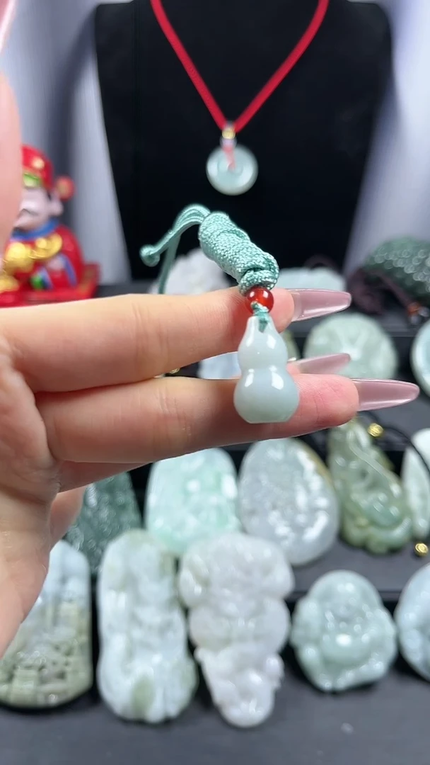 【闪购商品】翡翠颈饰未镶嵌小葫芦