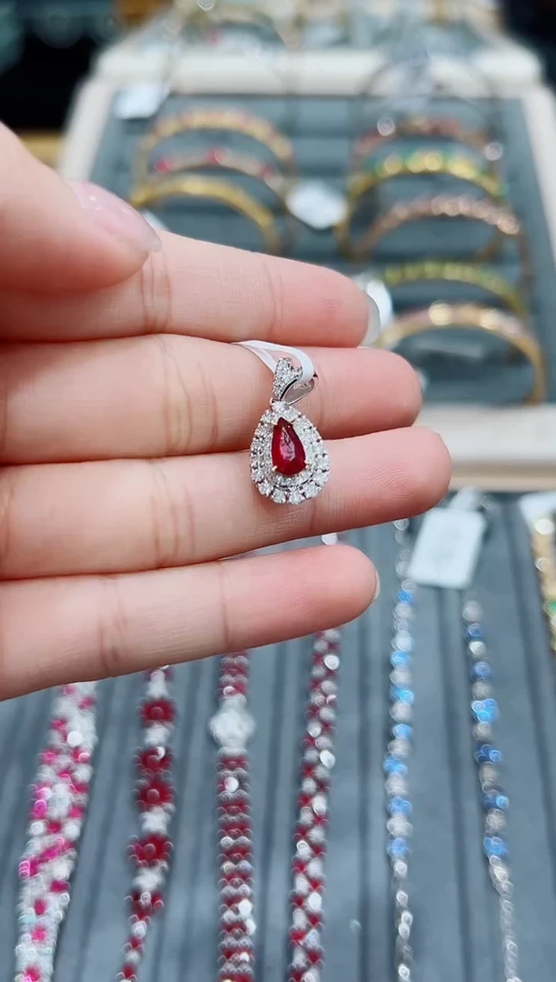 【闪购商品】红宝石吊坠18K金镶嵌·