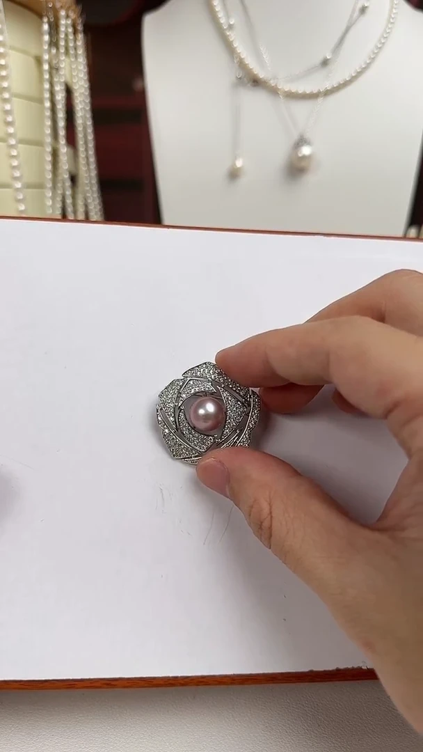 合金胸饰淡水珍珠胸针