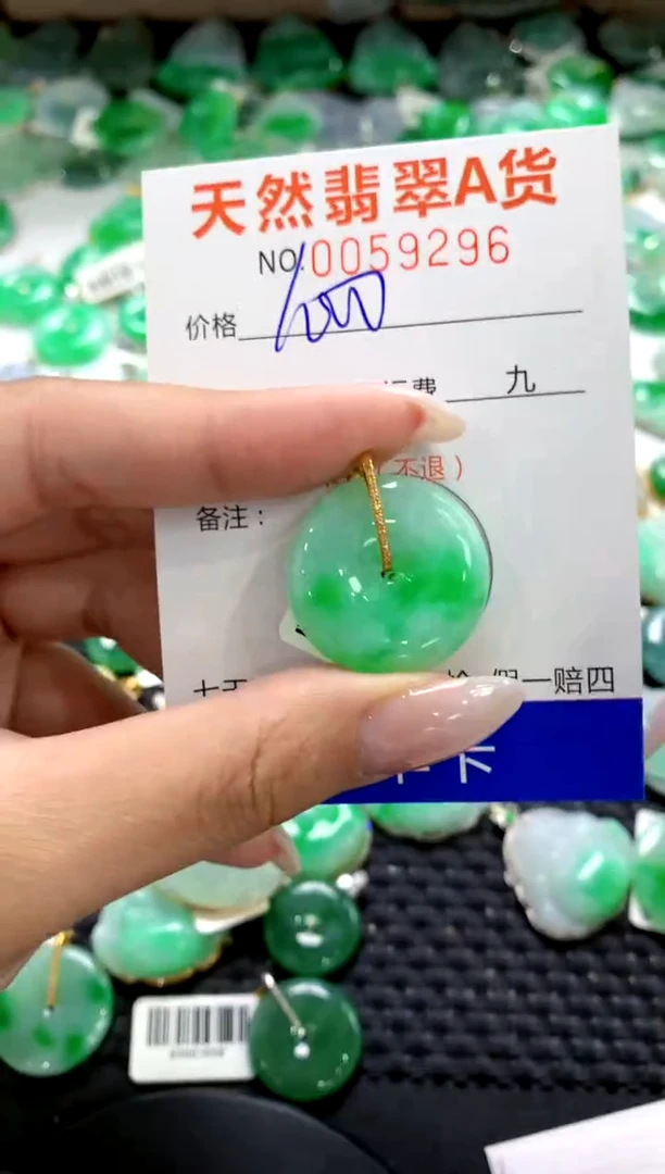 翡翠18K金镶嵌颈饰1