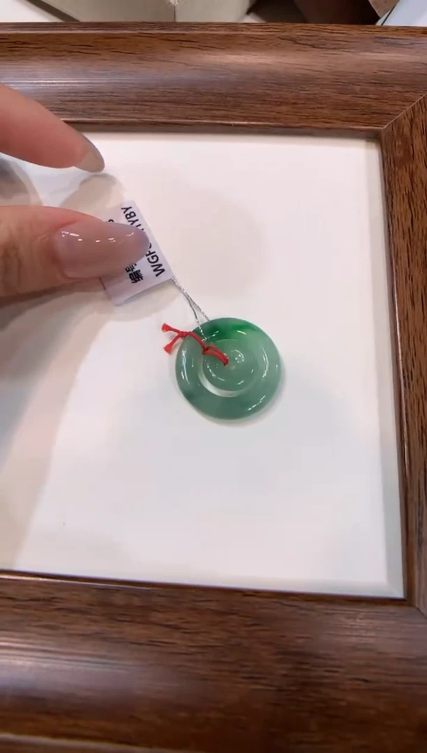 颈饰未镶嵌翡翠子母扣