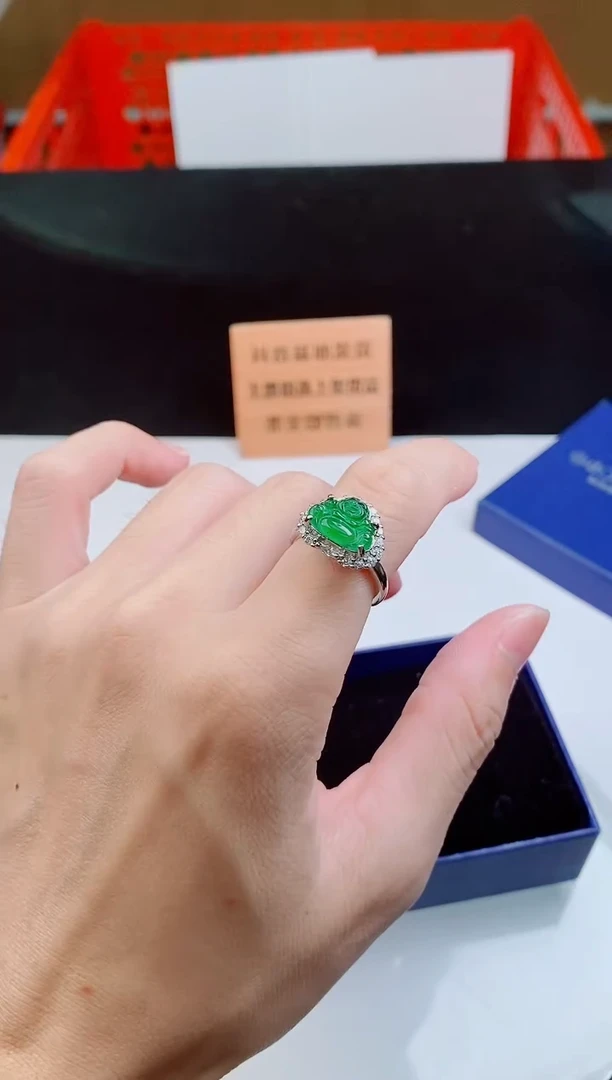 颈饰未镶嵌翡翠     ·