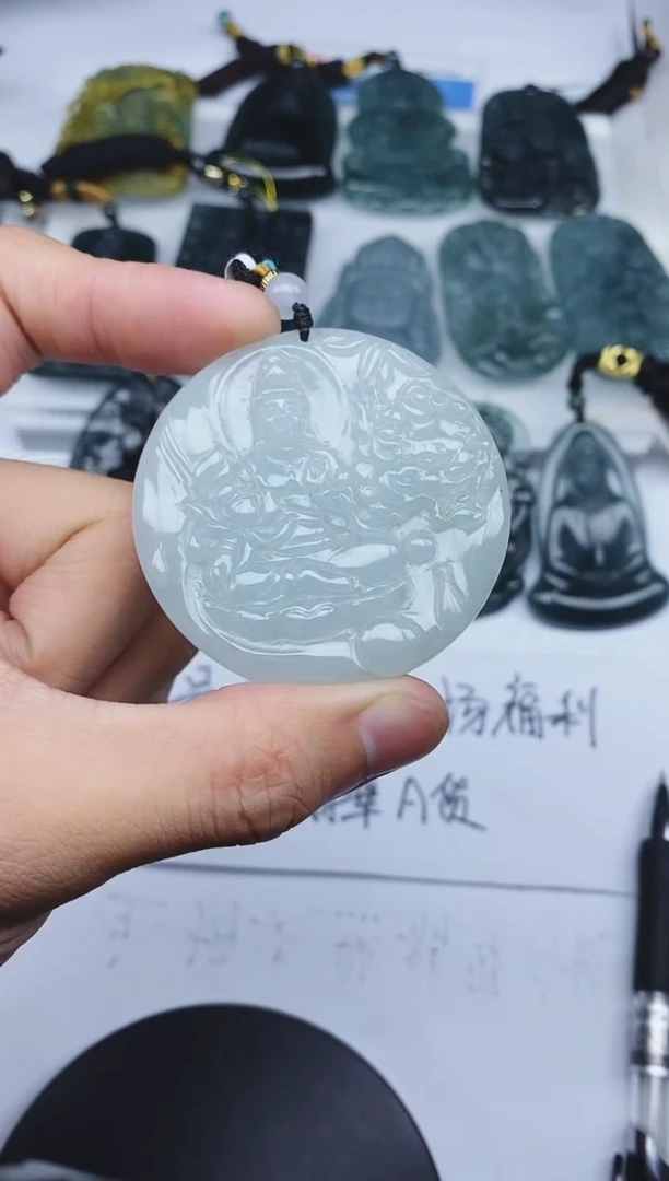 颈饰未镶嵌翡翠