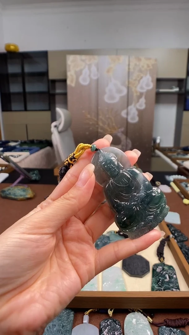 颈饰未镶嵌翡翠 多样性发其一
